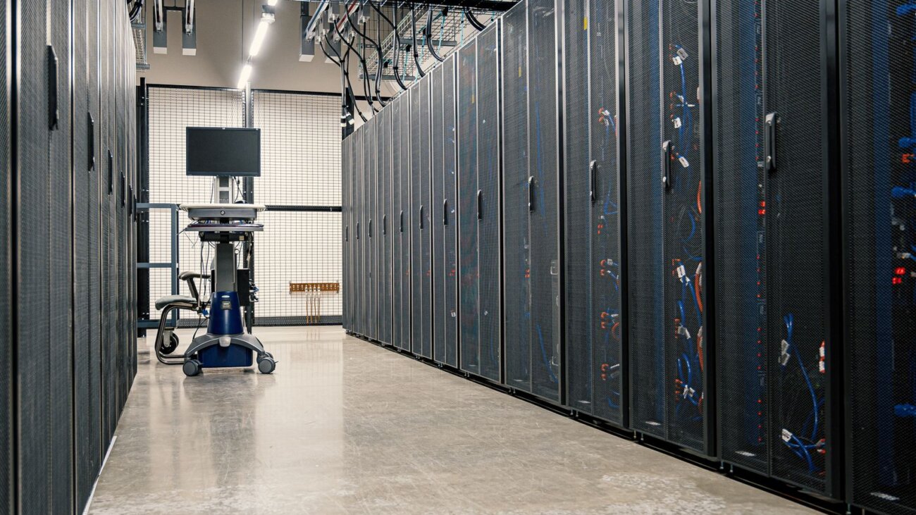 Server racks and cabling in a data centre, a focus of cloud cost control