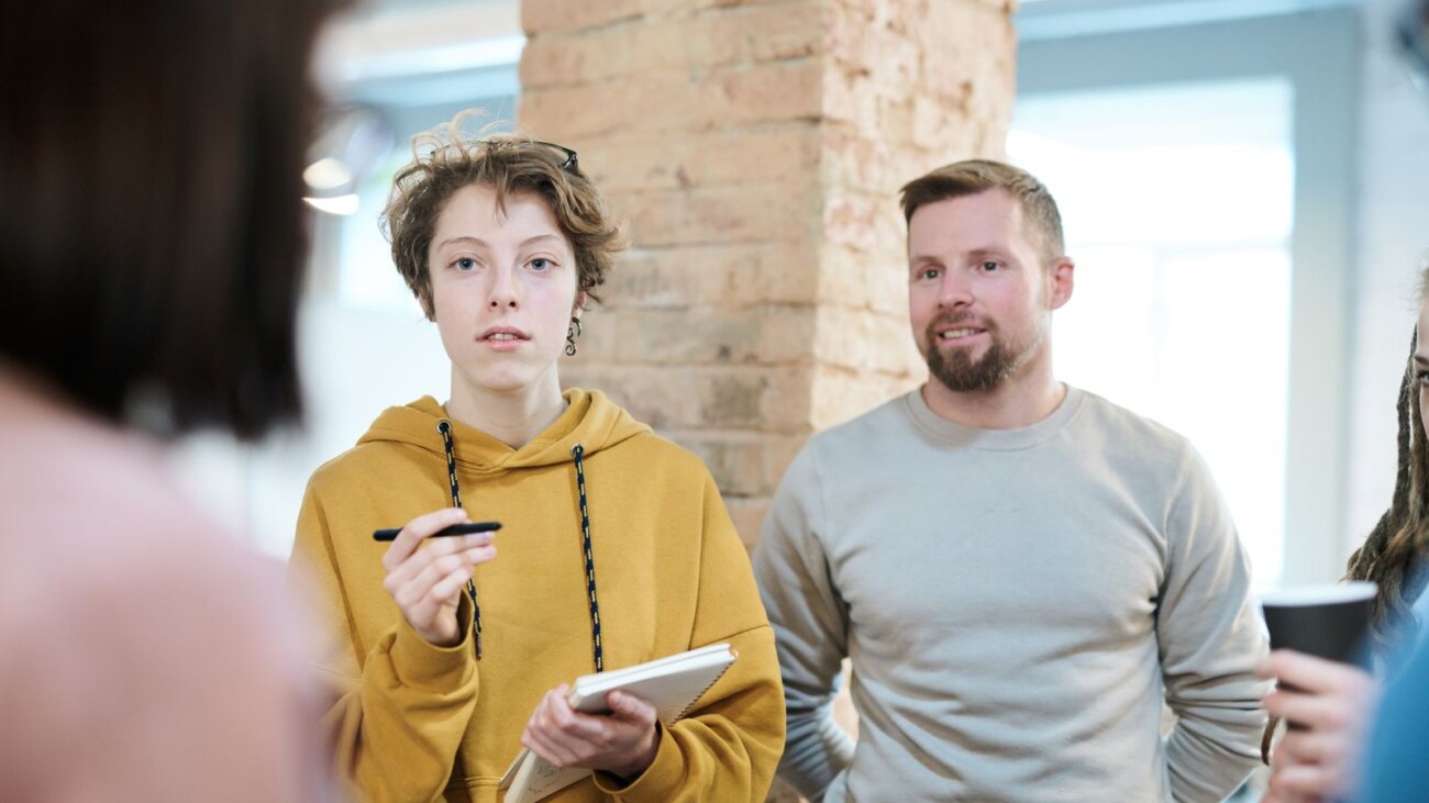 Colleagues in a team discussion in a modern office